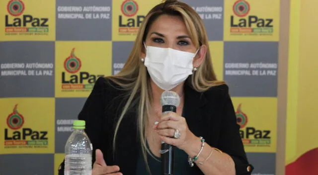 Presidenta Jeanine Áñez informó que no presenta síntomas. Asegura que varios miembros de su equipo también están contagiados.