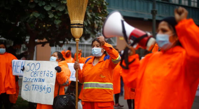 Seis trabajadoras de limpieza pública fallecieron por coronavirus, según una de ellas.