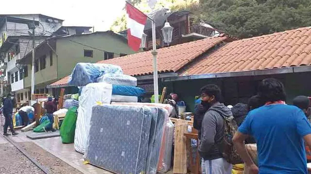 Personas abandona Cusco tras la crisis del turismo en Machupicchu