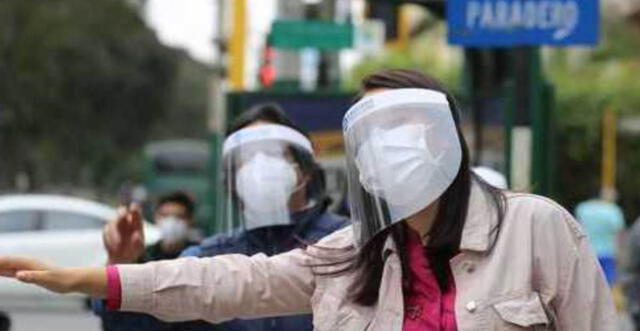 El ministro Lozada anunció que muy pronto se repartirán 10 millones de protectores faciales.