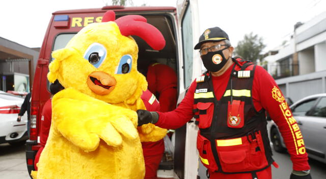 Día del pollo a la brasa benefició a bomberos.