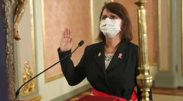 Pilar Mazzetti juramentó esta tarde como ministra de Salud.