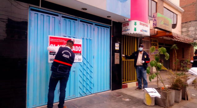 Hoteles fueron clausurados y tapeados.