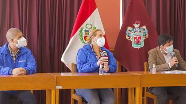 Fiorella Molinelli encabezó reunión en Arequipa, región que ha colapsado por el coronavirus.