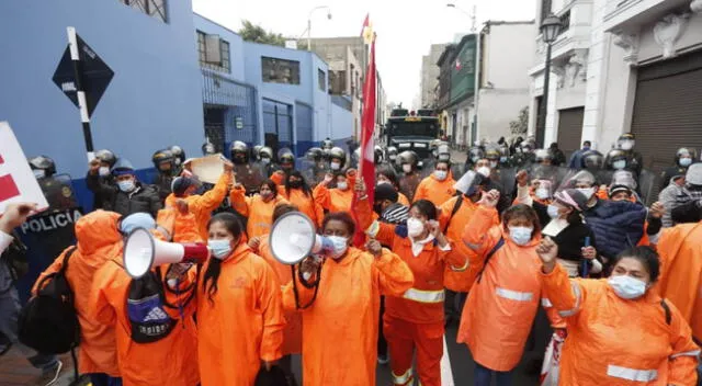 Ellas denuncian que hasta ahora no se han podido reunir con Muñoz para ver sus problemas. (Foto: Antonio Melgarejo/GLR).