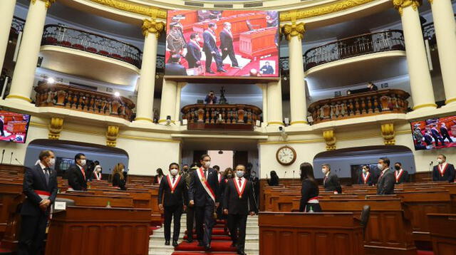 Martín Vizcarra ingresa al Congreso de la República para dar inicio al mensaje por Fiestas Patrias.