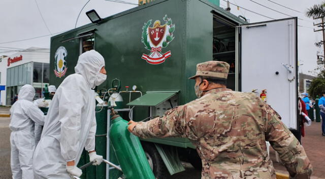 Militares donan oxígeno a vecinos de San Miguel.