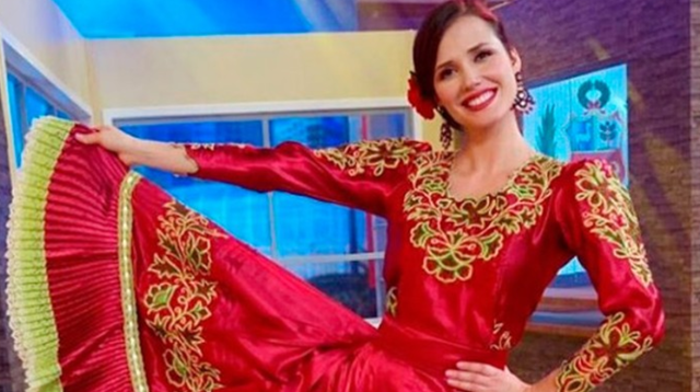 La conductora Maju Mantilla deslumbró al público al rendir homenaje al Perú con sus mejores pasos de la tradicional danza norteña, marinera.