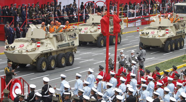 Marcha militar por Fiestas Patrias | Foto: Jorge Cerdan/GLR