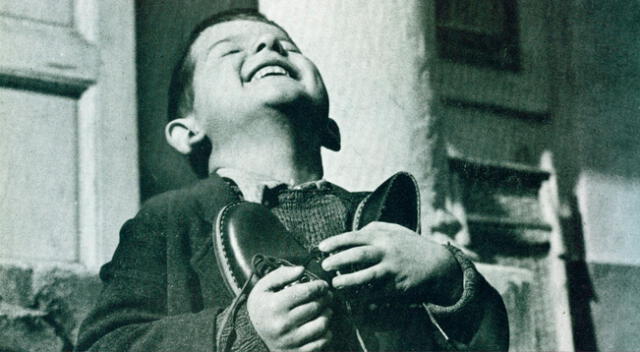 Unos zapatos nuevos después de la guerra (Austria, 1946)