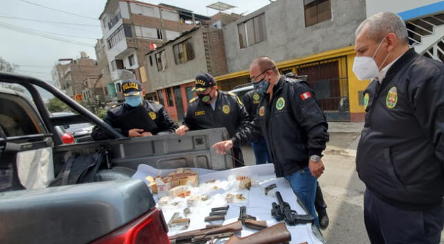 Policías incautan armas que eran usadas por osados delincuentes.