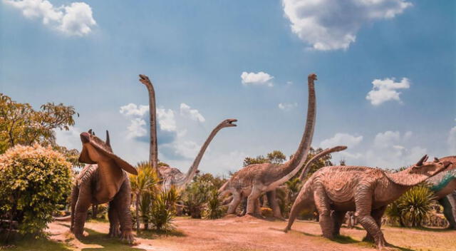 Los dinosaurios empiezan su extinción en el período Cretácico.