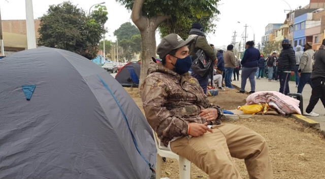 Algunas personas están acampando en esta zona desde ayer. (Foto: Luis Villanueva/URPI-GLR).