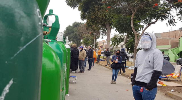 Algunas personas están acampando en esta zona desde ayer. (Foto: Luis Villanueva/URPI-GLR).