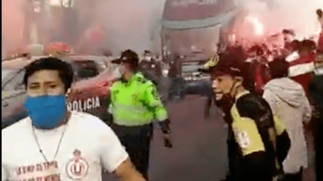 Hinchas de Universitario de Deportes hacen disturbios en el Estadio Nacional