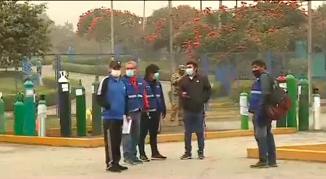 También señalaron que han estado metiendo balones vacíos de personas que no se encontraban en la cola y que 'han estado lucrando con el oxígeno'.