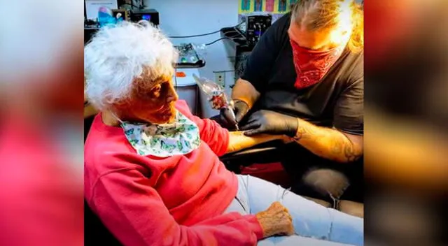 Abuelita de 103 años se tatuó por primera vez