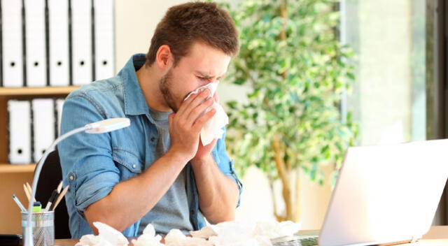 Según el especialista, muchos empleadores obligan a sus colaboradores a estar presencialmente a pesar de encontrarse con síntomas de obtener alguna gripe, como los estornudos, dolores de cuerpo, escalofríos, entre otros.