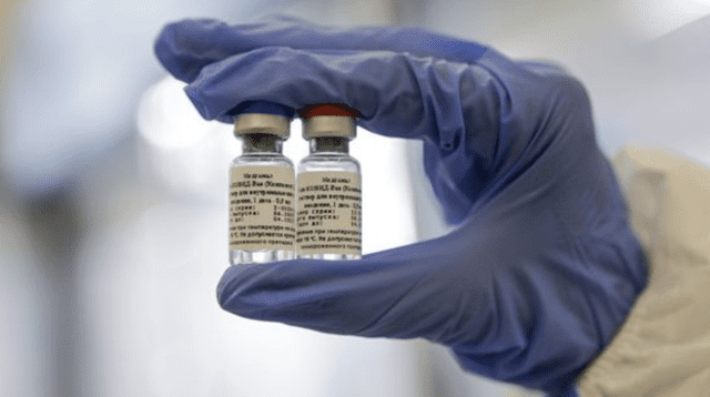 Algunos expertos se han mostrado escépticos ante el desarrollo de la vacuna rusa contra la pandemia de coronavirus.