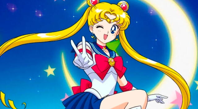 Hombre muestra cómo se transforma en Sailor Moon