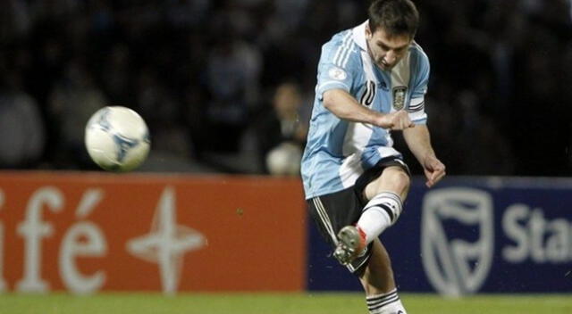 El delantero argentino Lionel Messi ha marcado grandes goles de zurda.
