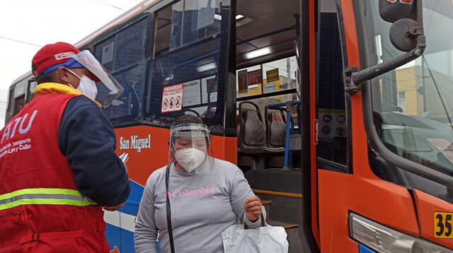 Transporte urbano brindará servicio el domingo para personas que prestan labores esenciales.