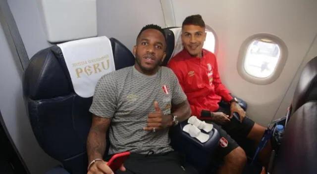 Luego de llegar a Lima, lo primero que hizo Jefferson Farfán fue pronunciarse por la fuerte lesión de Paolo Guerrero. “Hemos salido de peores, crack”, dijo.