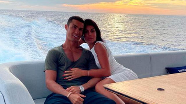 Cristiano y Georgina disfrutan de las vacaciones en un yate.