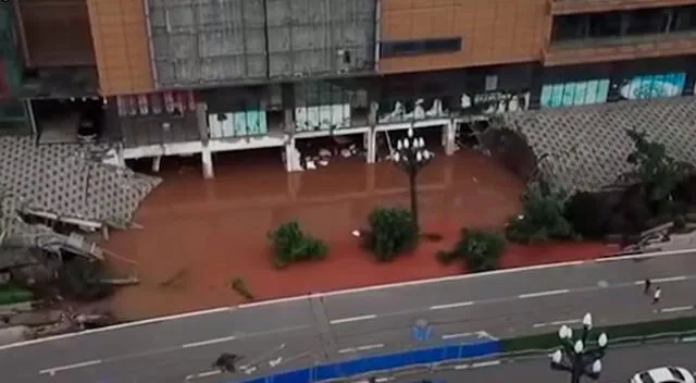 Imágenes del colapso del estacionamiento horas mas tarde.