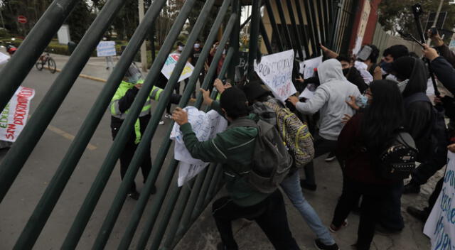 Reportar incidentes en los exteriores de la Universidad Nacional Mayor de San Marcos.