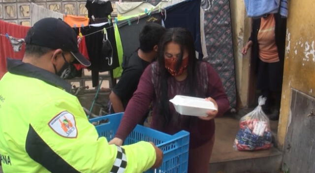 Brindan comida a familias vulnerables de Surco.