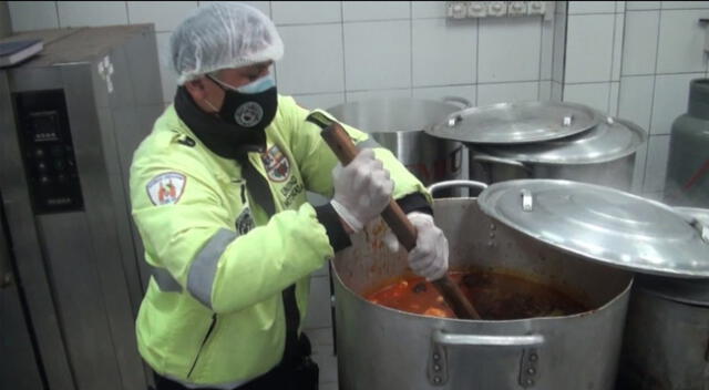 Brindan comida a familias vulnerables de Surco.