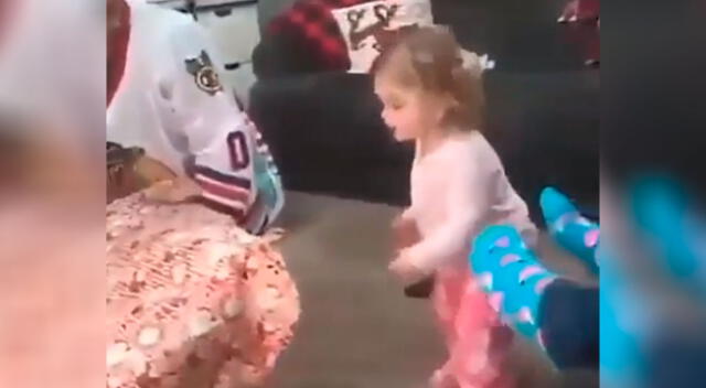 Una niña recibe un regalo inesperado y su emoción se vuelve viral en las redes sociales