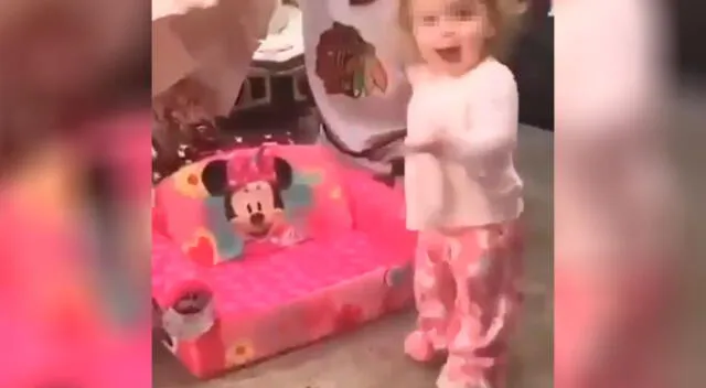 Una niña recibe un regalo inesperado y su emoción se vuelve viral en las redes sociales