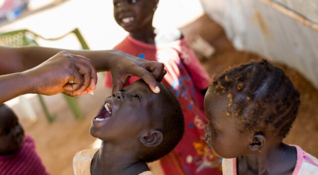 Administración de vacunas contra la poliomielitis en Juba, Sudán del Sur, 2014.