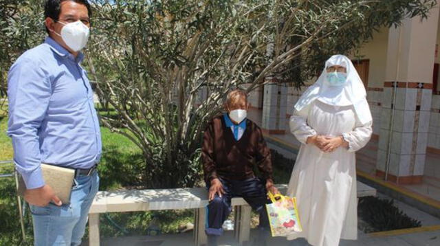 abuelito que vivía en la calle se recupera del COVID-19