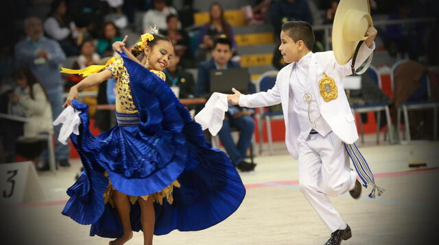 La marinera es un baile de pareja suelta mixta, el más conocido de la costa del Perú.