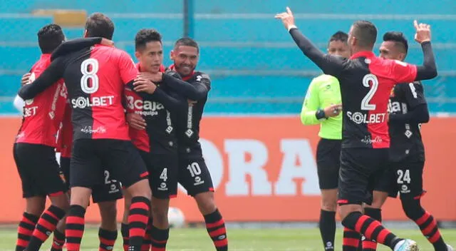 Melgar domina a Alianza Lima y gana 1-0 al final del primer tiempo.