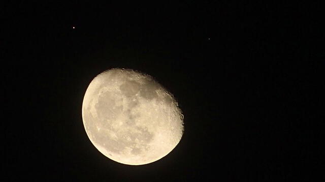 Conoce los detalles sobre este increíble fenómeno astronómico que se verá en Perú y en diversas partes del mundo. Aquí los horarios nocturnos para que no te pierdas el 'beso' entre la Luna y Marte.