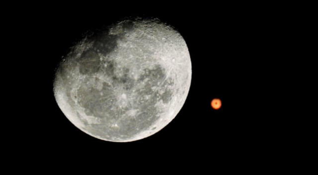 Imágenes del 'beso' entre Marte y la Luna fueron compartidas por miles de usuarios de diferentes partes del mundo.