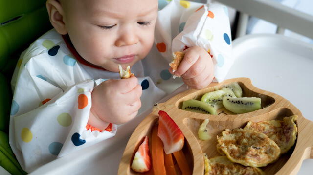 No se debe añadir azúcar ni sal a la comida de los niños.