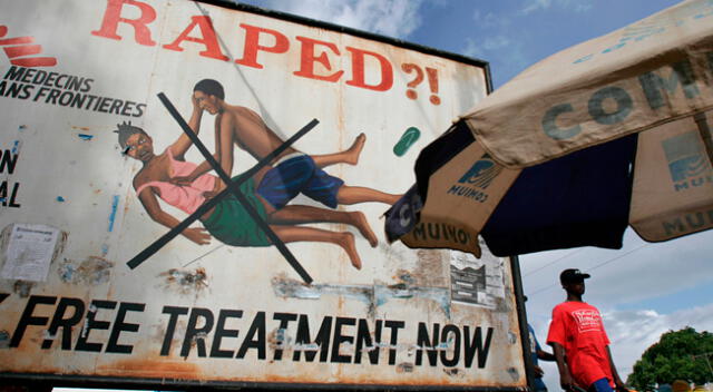 Valla publicitaria que anima a las mujeres que han sido violadas a buscar atención médica.
