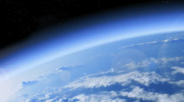 La capa de ozono nos protege de los rayos ultravioletas del sol.