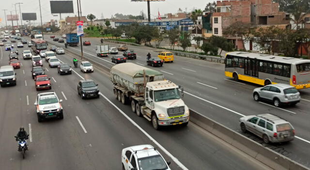 Hasta la fecha, se han aplicado 355 infracciones educativas a vehículos menores y 50 para los camiones que salieron en un horario que no les correspondía.