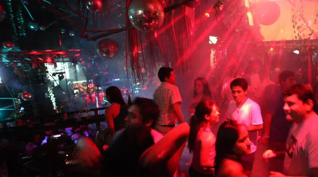Víctor Zamora pide postergar reapertura de bares y discotecas.