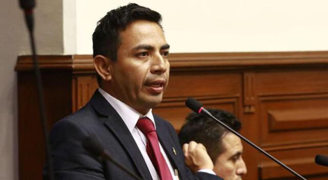 El presidente de la Comisión de Ética fue el único de su bancada que voto a favor de la vacancia presidencial.