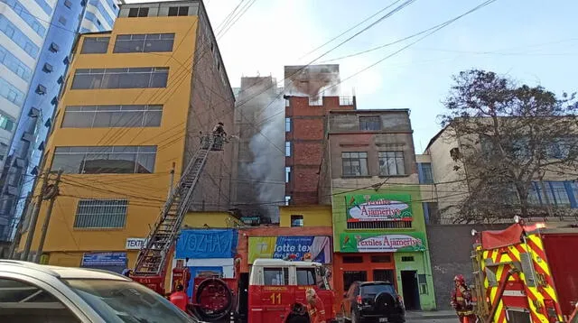 Incendio en un almacén de Gamarra