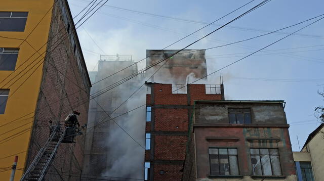 Incendio en un almacén de Gamarra