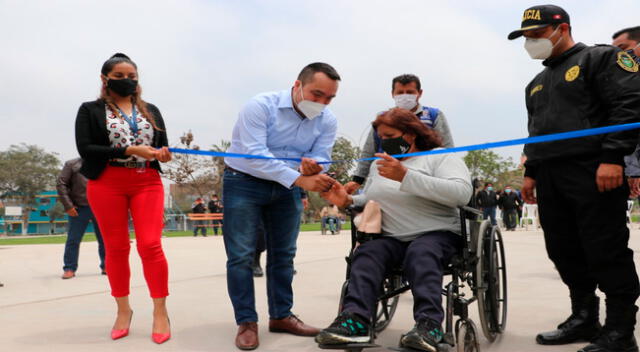 El burgomaestre, en plena inauguración el parque