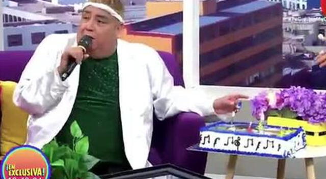 Tongo sufre accidente con vela encendida durante programa en vivo por su cumpleaños